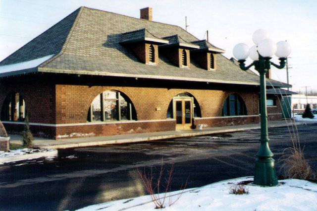 The Cloverleaf Depot in 2001