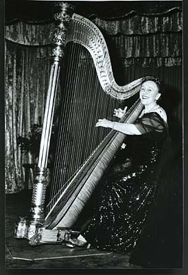 Mildred Dilling in concert, ca. 1944